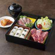 黒毛和牛「和王」（カルビ・ローストビーフ）・小鉢・和風サラダ・ご飯・お椀・香の物