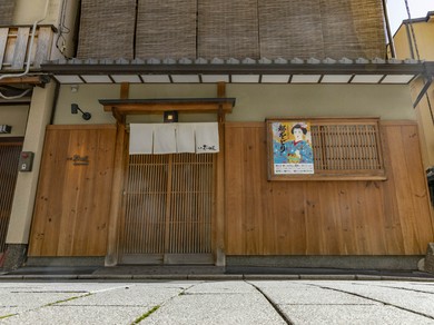 内観・外観にお茶屋の風情が色濃く漂う