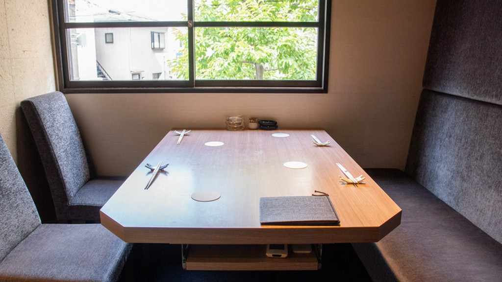 非日常の時間を彩る、落ち着いた佇まいの個室