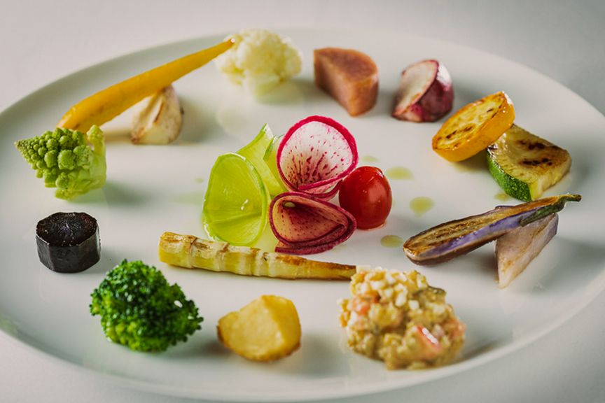 厳選した野菜がズラリ。見た目にも美しい料理で魅了する