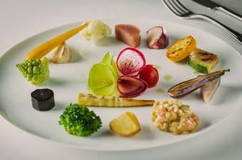 その時々の季節を感じさせてくれる。素材の味を堪能する『野菜の一皿』