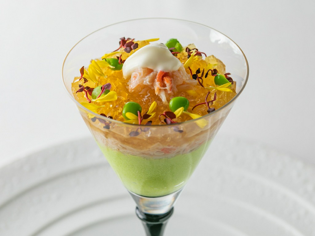 何層にも重なり、一皿で多彩な味わいが楽しめる『ババロワ』