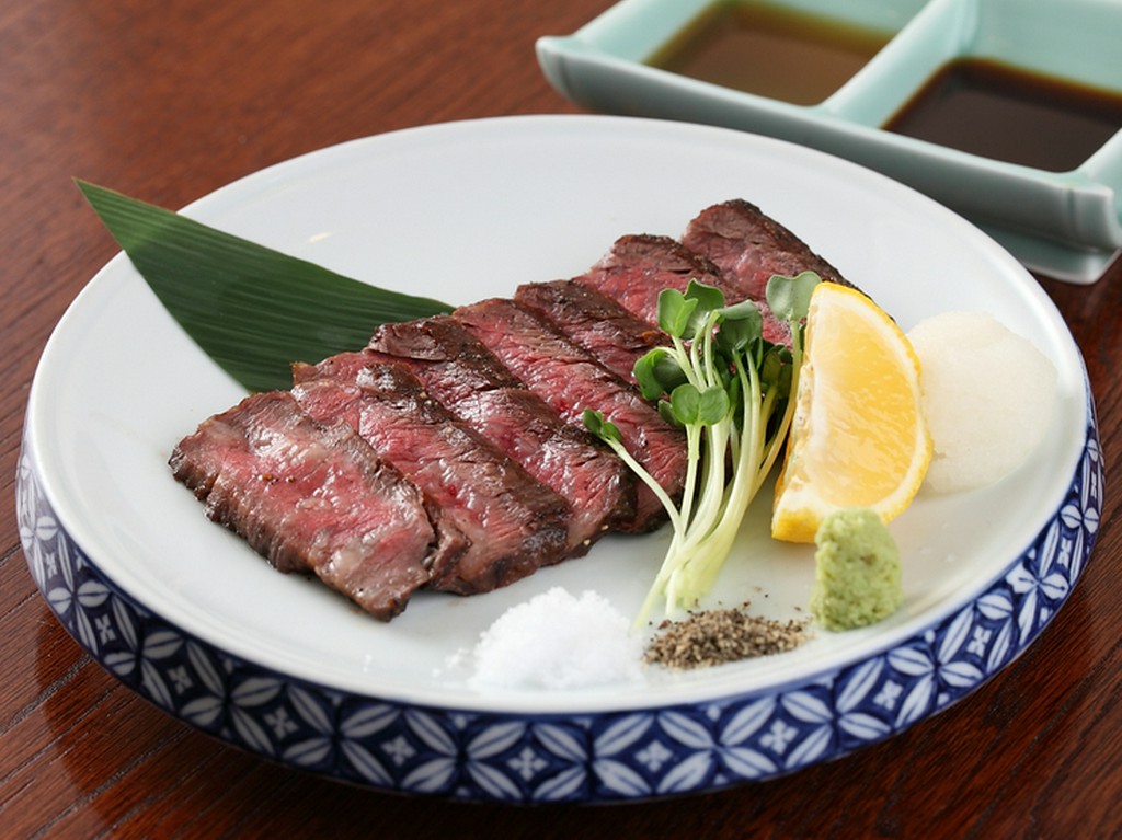 素材本来の旨味を堪能できる『焼牛ハラミ』