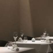 白を基調とした落ち着いた空間がひろがります