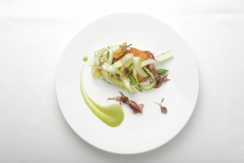 アスパラガスの香り爽やか『鮮魚と雲丹と蛍烏賊とアスパラガス』