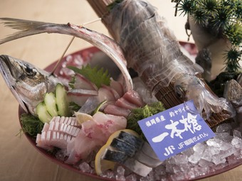 鮮度抜群の海の幸を堪能できる『刺身3種盛り』