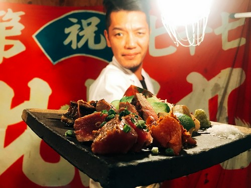目で見ても楽しめる美しい盛り付け『藁焼き盛り合わせ』