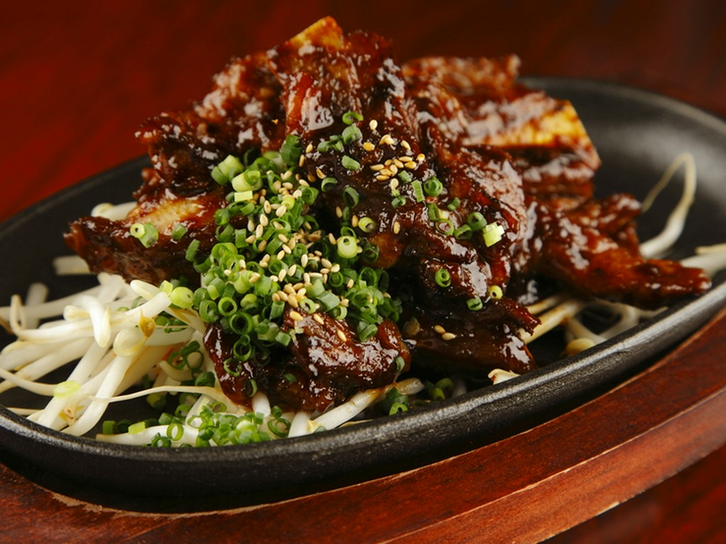 最後まで箸が止まらなくなる『骨付きカルビ』