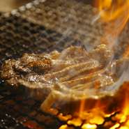 新鮮な朝びき鶏を下ごしらえから丁重に調理。噛みしめるごとに肉汁が溢れ出る一品です。