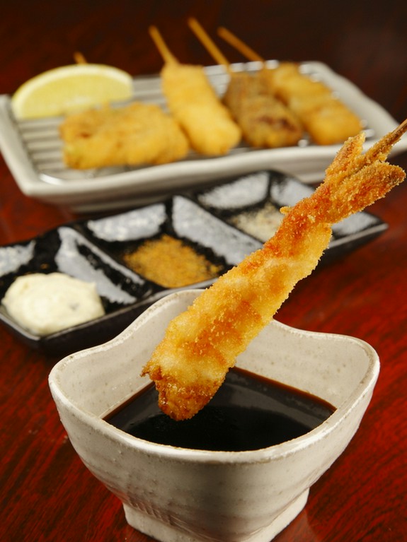 特製ソースが美味しさの決め手『串カツ（エビ）』