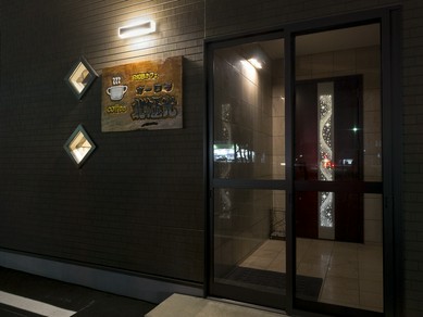 ほんのりと灯るオーロラの光。夜はジャズを聴きながらアルコール