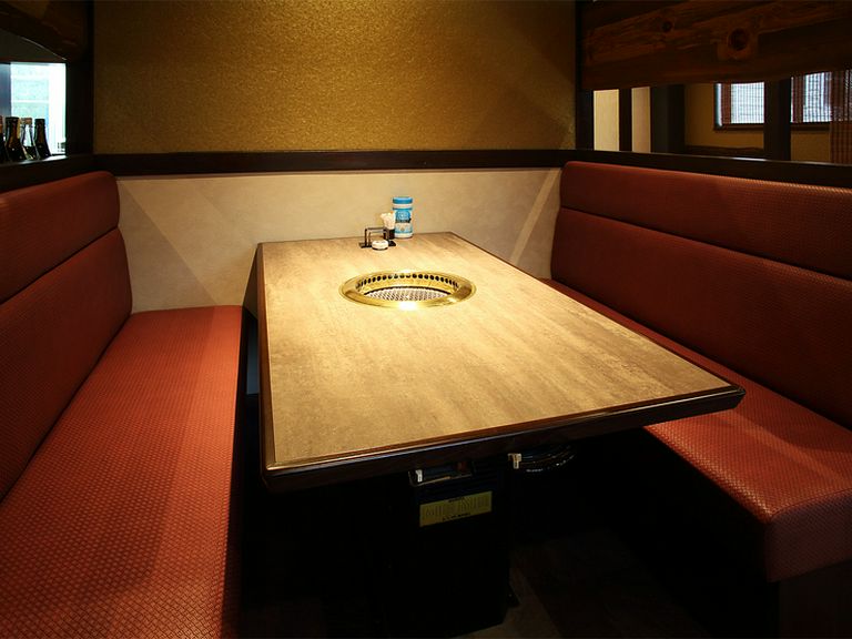 大切な相手とのプライベートな食事から大人数の宴会まで