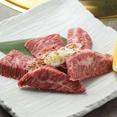 肌理細やかな霜降りと、やわらかな食感が堪能できる『ハラミ』