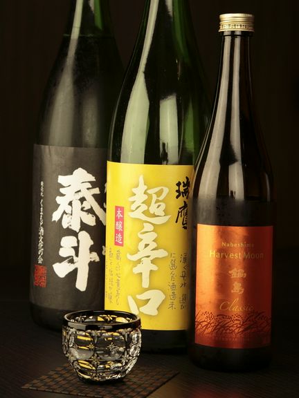 全国各地の銘酒の数々。今宵、新たな日本酒との出会いに期待