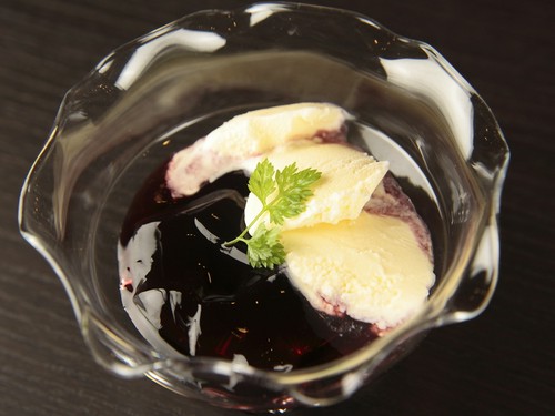 フルーツとお酒の香りを楽しむ大人のゼリー『ぶどうのゼリー酒』