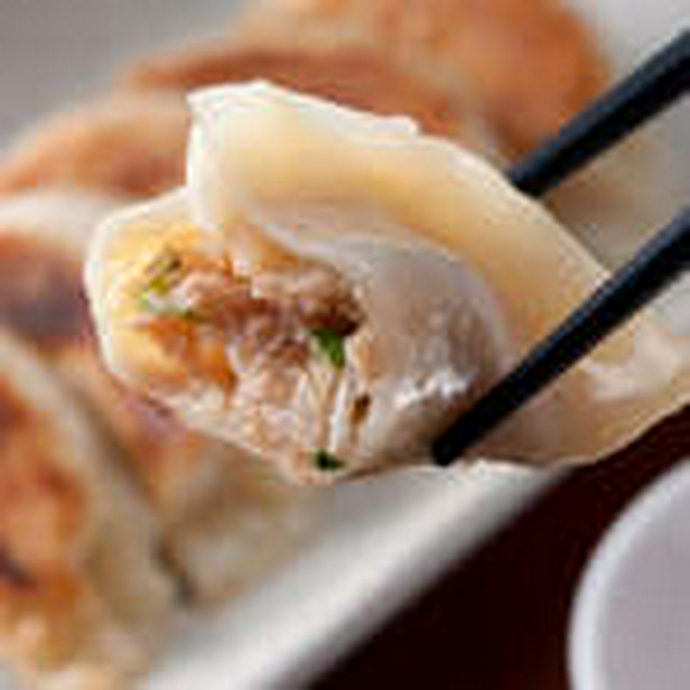 秘密基地に来たなら外せない！　自慢の一品『マル秘餃子』