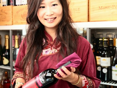 豊富な種類の中から、中華料理に合うワインをセレクト