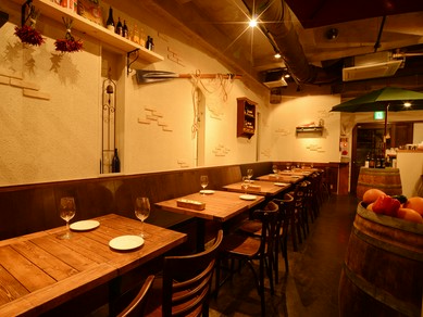 落ち着いた雰囲気の中、家族団らん過ごせる店内