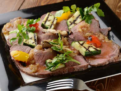 名物自家製ローストビーフ　グリル野菜添え