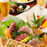 ・本コースは3名様からご利用可能です。

・飲み放題時間は2.5時間となっております。
※お一人様+1000円毎に1時間延長可能です。

・当店は全室半個室となっております。

・クレジットカード支払い、paypay、aupayなどでのお支払いも可能となっております。