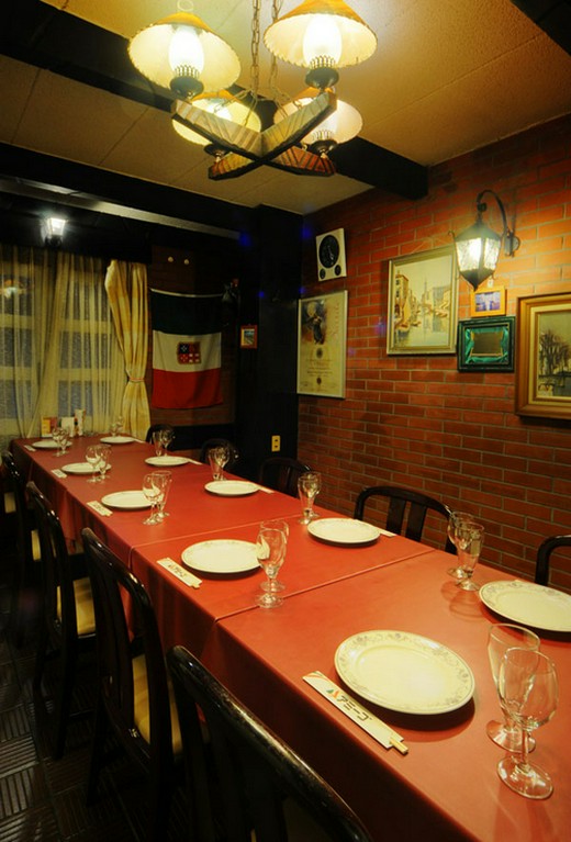 落ち着いた洋室の個室は、アコーディオンカーテンで仕切れます