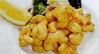 特製チリソースで良し、レモンで良し、塩で良し。ビールに合います。