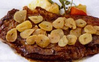 これはおいしい。ガーリックバターと牛ロースとの相性抜群。