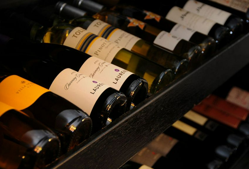 ワインも多数取り揃えております