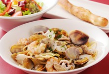 自家栽培の有機イタリア野菜などたっぷりの野菜を、少しずつ色々な料理を味わえるワンランク上のコース