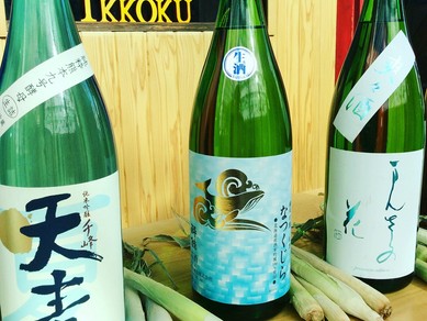 25種類以上の厳選された日本酒、ワンコイン500円〜
