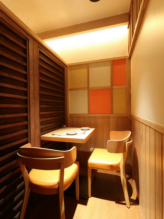 個室でしっぽり一献。ゆっくり語らいながら素敵なひとときを