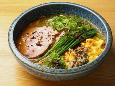 【当店イチオシ！】北海道の「旨い」を凝縮！専用のもちもち太麺でつくる『元気のでるみそラーメンDX』