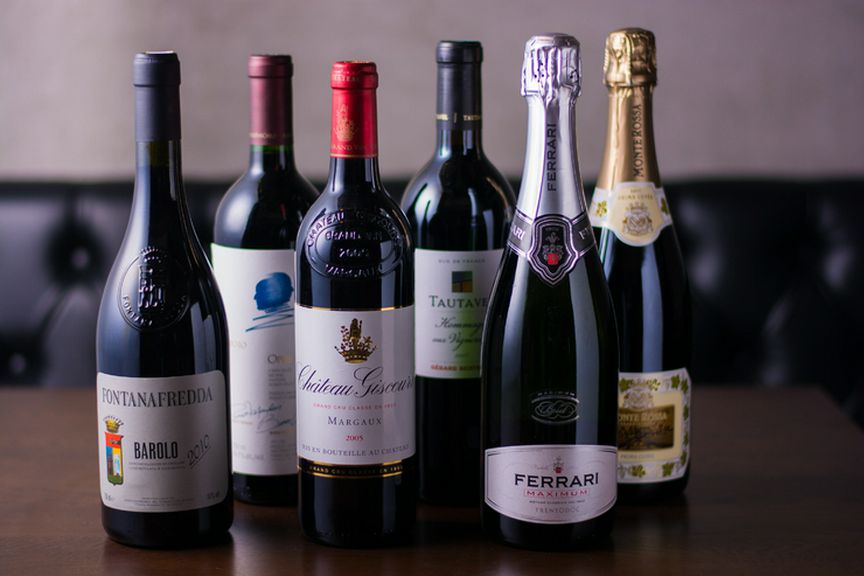 料理や季節に合わせて厳選するワインの品揃え