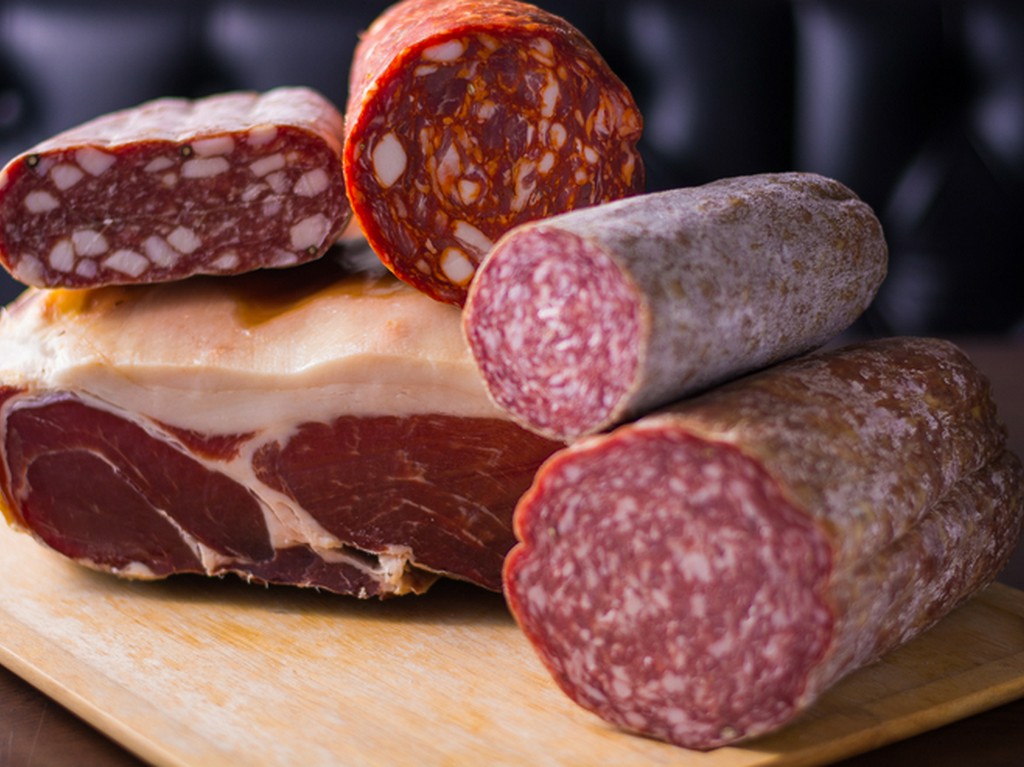 切りたてを楽しめる『イタリア産生ハム・サラミ盛り合わせ』