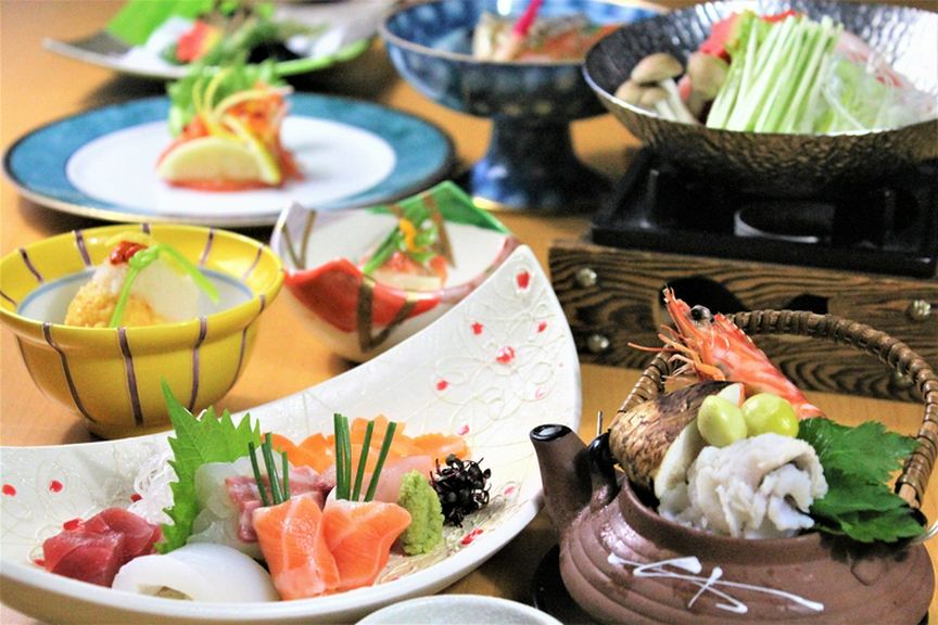 夜のご宴会、昼の会食にもおすすめのコース5000円でご用意!