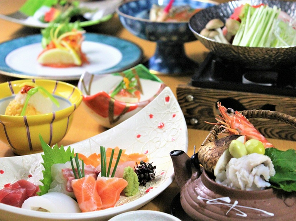 夜のご宴会、昼の会食にもおすすめのコース5000円でご用意！