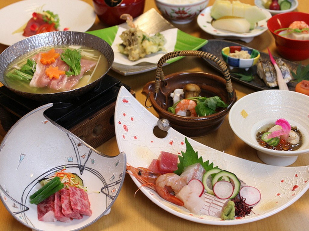 四季折々、年6回食材や盛り付けが変わる懐石料理