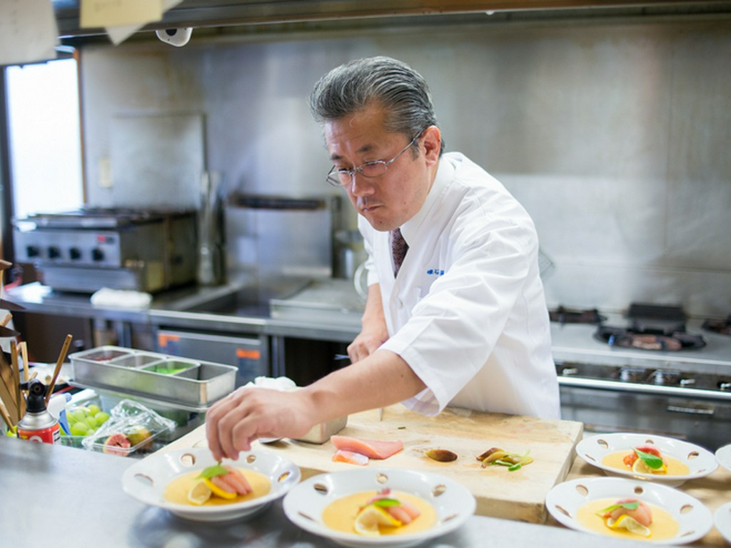 地産地消、観光誘致を推奨し、おもてなしに気を配る料理人