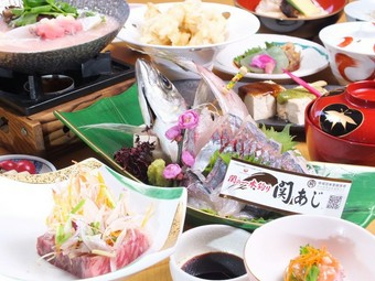 季節毎の旬の食材を彩り豊かに飾られた懐石メニューをご用意しております。