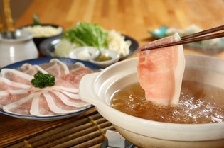 奥出雲ポークや万葉牛、ハーブ鶏など地元食材にこだわるお店