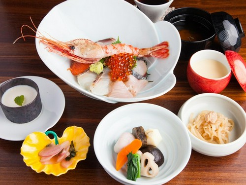 北海道産ボタンエビなど新鮮な魚介をお腹一杯満喫『海鮮ランチ』