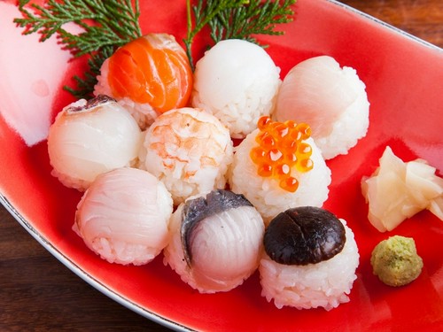季節ごとの旬の鮮魚と野菜をつかった可愛らしい『手まり寿司』