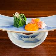 器の“逆さ富士”を眺めながら、料理をより楽しく堪能！　