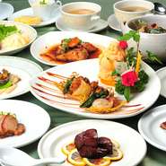 前菜をはじめ、スープや肉・魚料理など【中国菜館　竹琳】の魅力を一度に楽しめる『桃花コース』。家族のお祝い事や記念日、恋人との特別なひとときを過ごす際におすすめのコースです。
