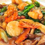 新鮮な魚介類のエキスをふんだんに使った、ひと味違う逸品。コクのある風味を存分に堪能できます。