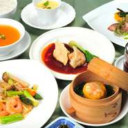 前菜2種、メインディッシュ、副菜、点心、スープ、ライスorおかゆ、漬物、デザート