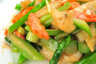 みずみずしい中国野菜と新鮮なお魚、お肉がポイント