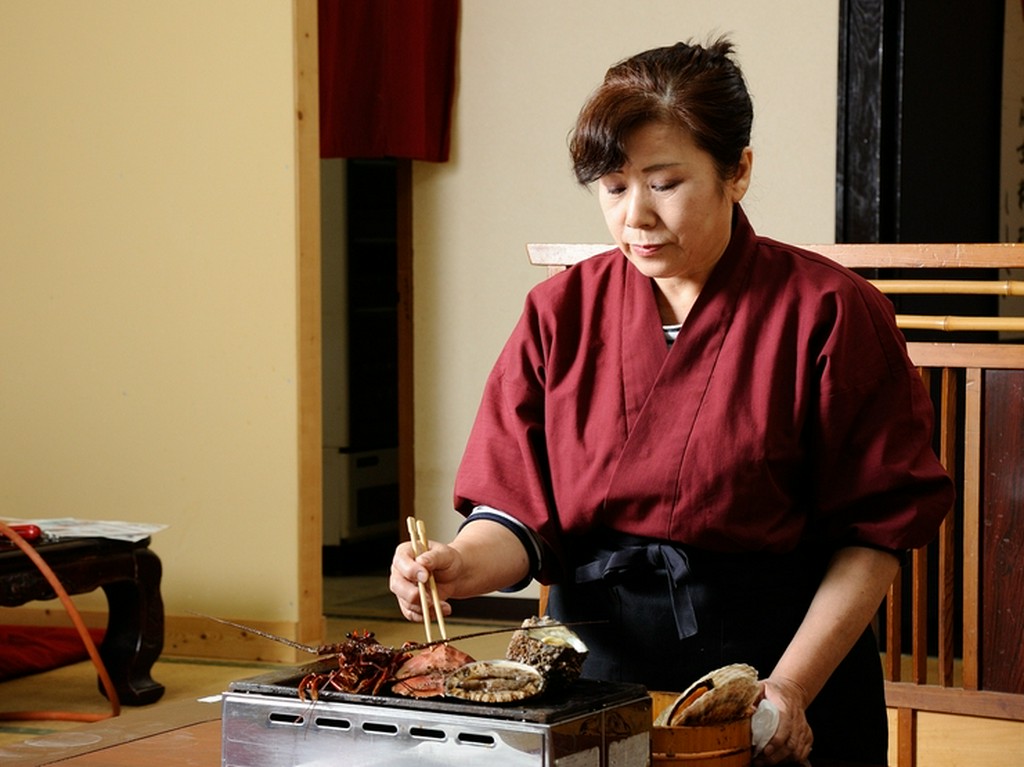 焼きのプロであるスタッフが最高のタイミングで焼いてくれます