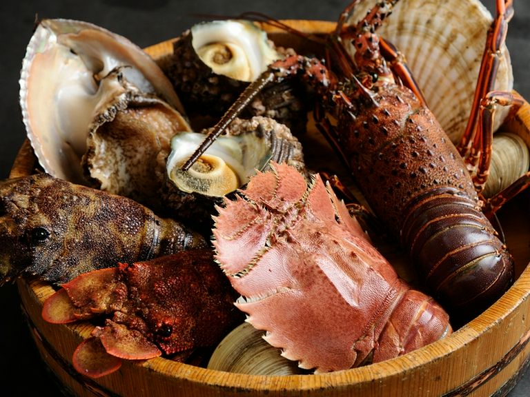 産地ならではのお得な価格！　黒潮の海の恵みを海女料理で存分に