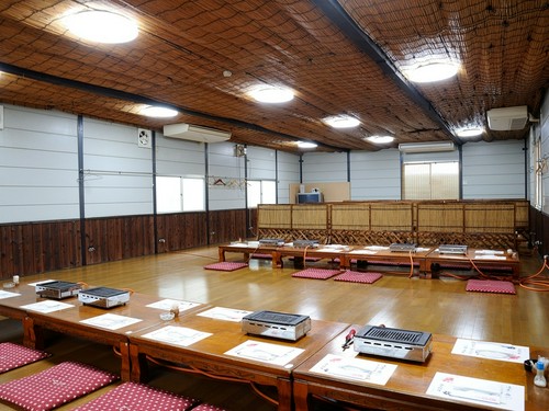 海女小屋のような雰囲気を味わいつつ、宍喰等直送の海の幸に舌鼓